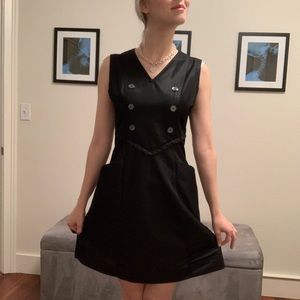 Vintage 1970s or 1960s Black dress with pockets!